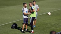 Cillessen sufre un esguince intercostal entrenando con el Barça