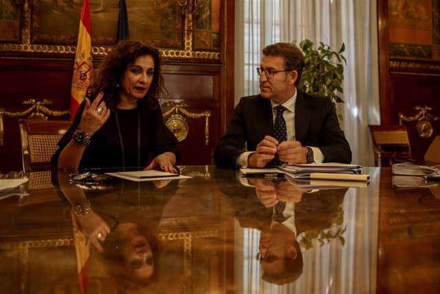 La ministra de Hacienda, María Jesús Montero, se reúne con el presidente de la X