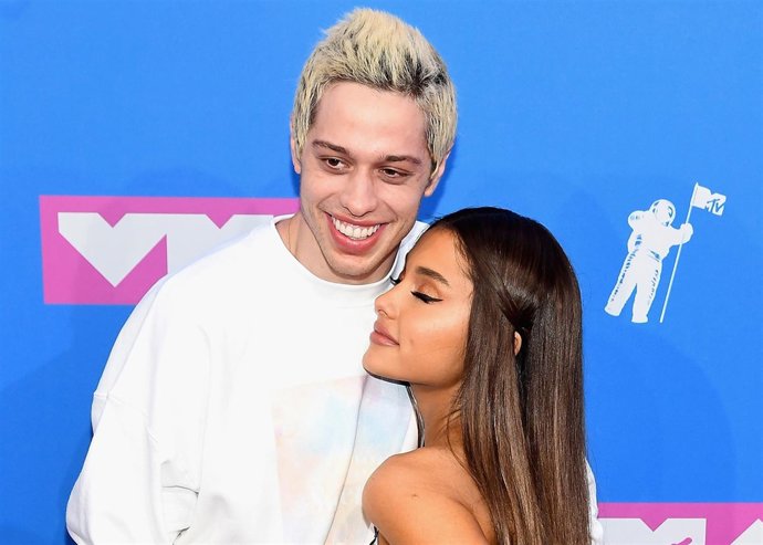 ARIANA GRANDE Y PETE DAVIDSON