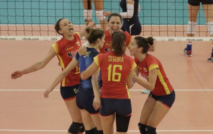 España vence a Bosnia para seguir soñando con el Europeo de voleibol femenino