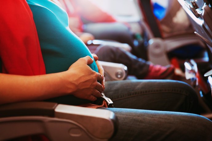 Embarazada en un avión o en un tren