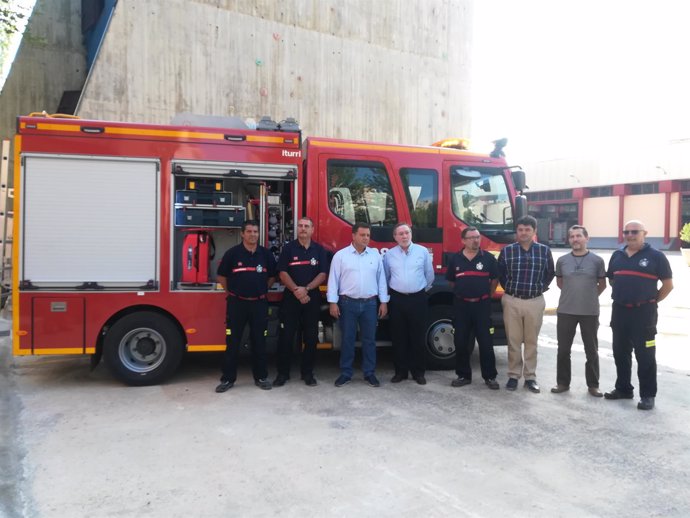 Alcalde de Albacete con nuevo vehículo de bomberos