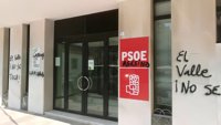 Susana Díaz condena las pintadas de "El Valle no se toca" y "asesinos" aparecidas en sede del PSOE de Roquetas