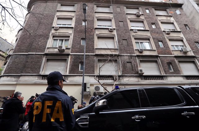 La Policía registra la casa de Buenos Aires de Cristina Fernández de Kirchner