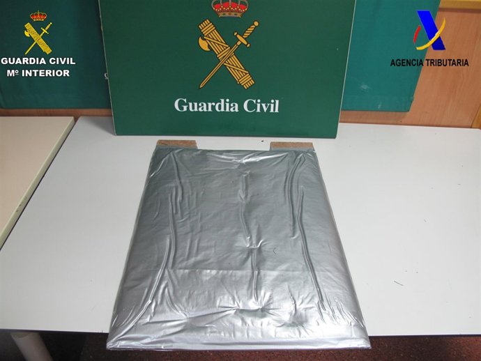  Detenida Una Pasajera En El Aeropuerto De El Prat Con 8 Kilos De Heroína       