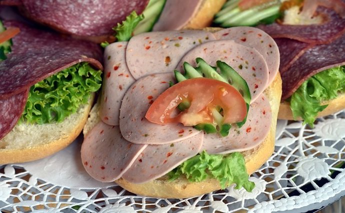 Salchicha, salami, carne procesada