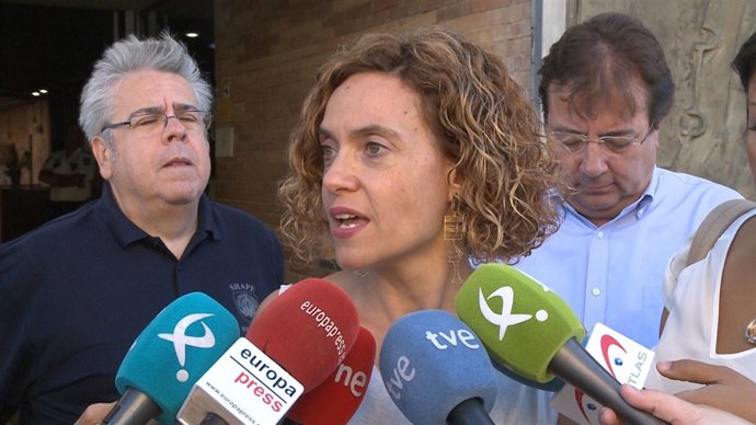 Batet, aompañada por Sánchez Amor y Fernández Vara