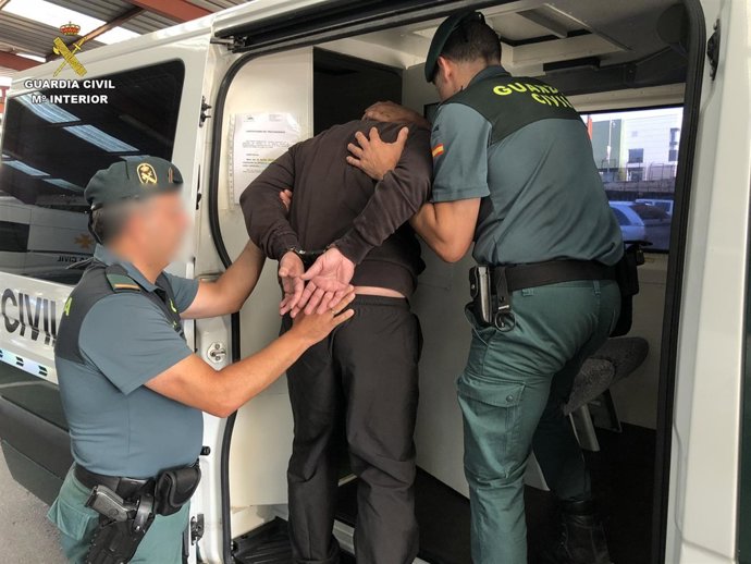 Momento de la detención del presunto agresor.