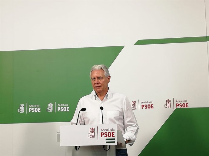 El secretario de Educación del PSOE-A, Francisco Menacho