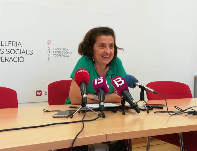 Fina Santiago, consellera de Servicios Sociales y Cooperación