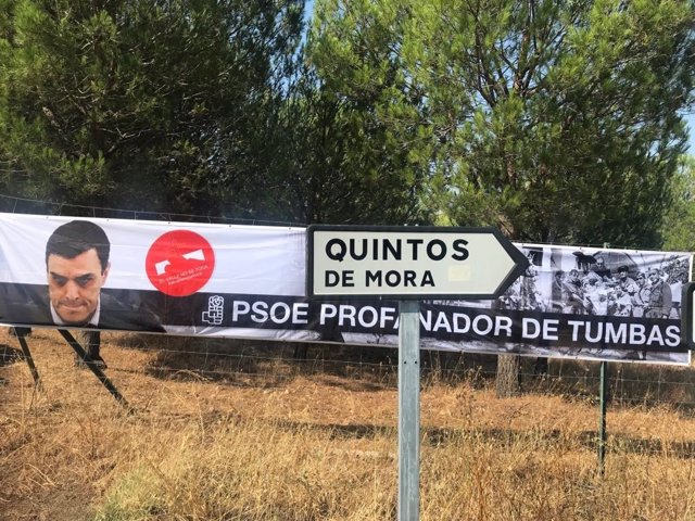 Pancarta contra PSOE en Quintos de Mora