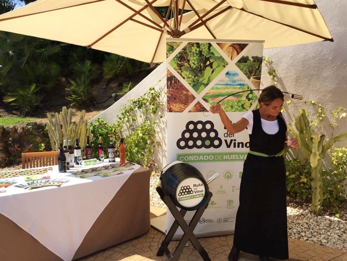 Venenciadora de vino. 