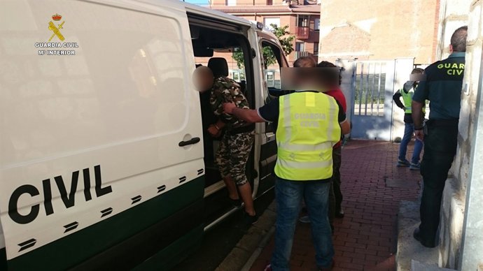 Momento de la detención de los responsables. 