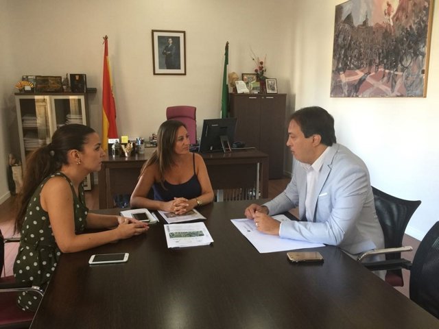 Reunión de José Manuel Higueras y Yolanda Reche (c).