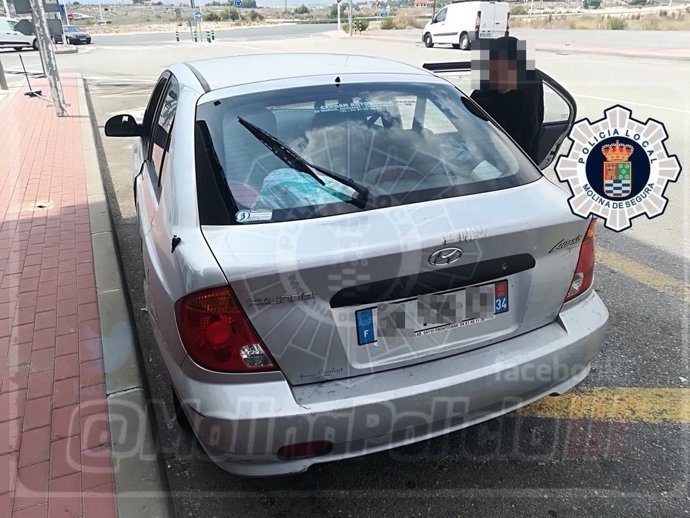 Vehículo donde viajaban diez personas