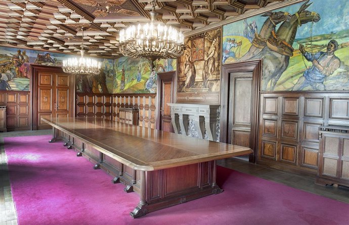 Imagen del Salón de Sesiones con las pinturas ya restauradas. 