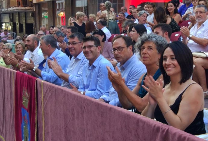 Rodríguez, acompañado por Morera y los consellers en las fiestas