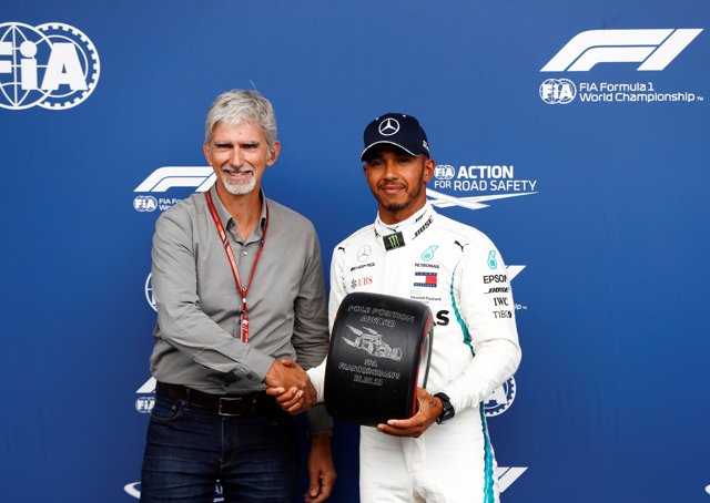 Lewis Hamilton renueva con Mercedes