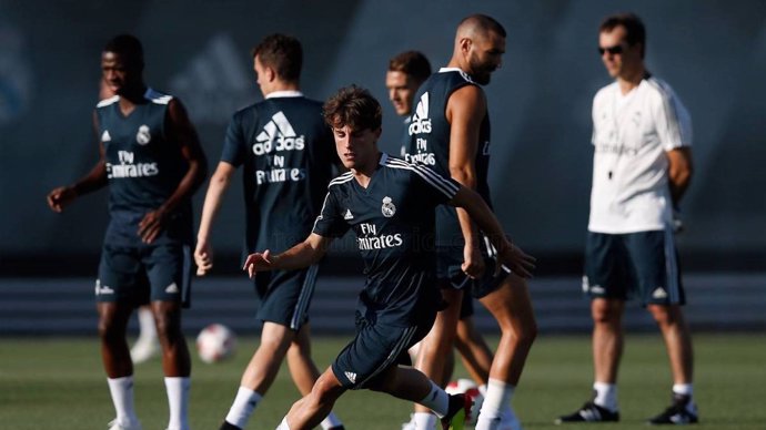 Álvaro Odriozola, en un entrenamiento con el Real Madrid