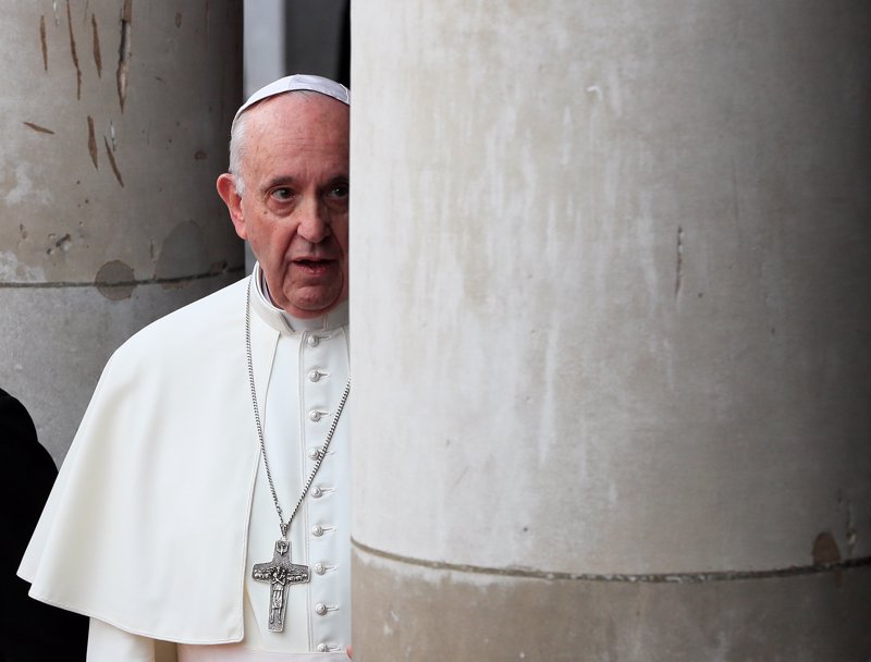 Un ex alto cargo del Vaticano acusa al Papa Francisco de 