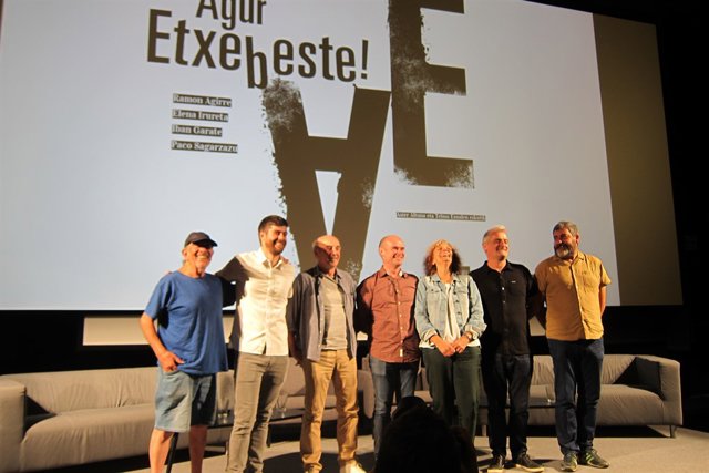 "Agur Etxebeste!" Filmatzen Hasiko Direla Iragarri Dute Tabakaleran            