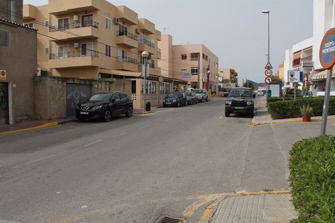 Eliminan las barreras arquitectónicas en una calle de Santa Eulària