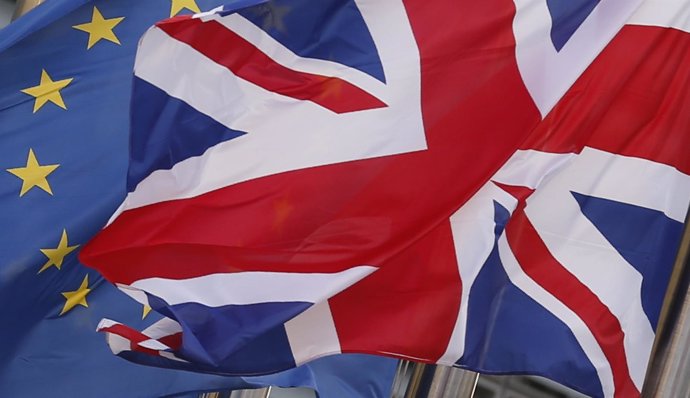 Banderas de Reino Unido y la UE