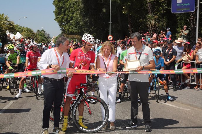 La alcaldesa de Marbella y el presidente de la Diputación en la Vuelta 