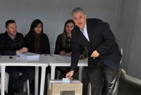 Duque acude a votar en la consulta popular anticorrupción