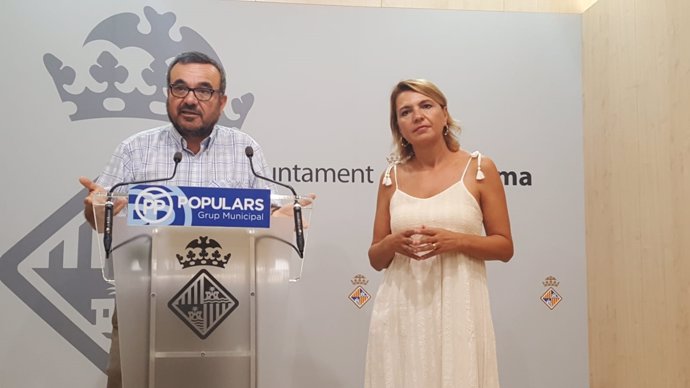 José Ignacio Aguiló y la portavoz del grupo municipal del PP, Marga Durán
