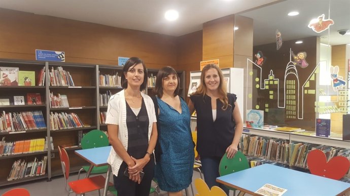 De izda. A dcha., Irantzu Vázquez, Villar Arellano  y Sara Machuca, en Civican.