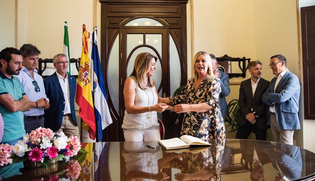 Susana Díaz, en una visita al Ayuntamiento de San Juan del Puerto