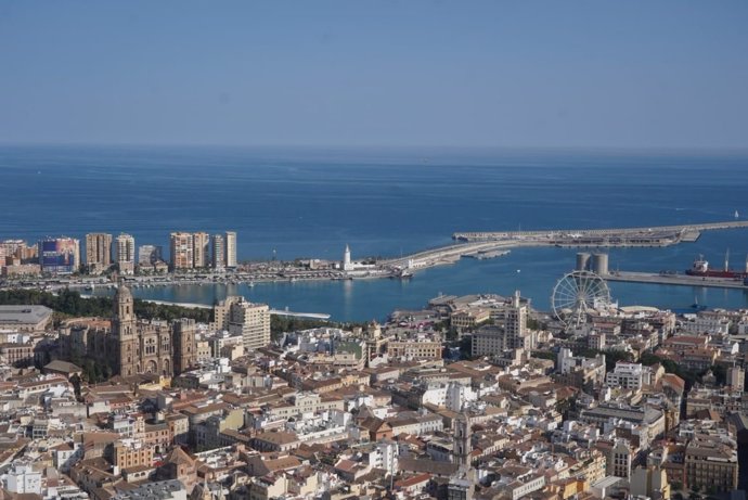 Panorámica De Málaga, Turismo, Turistas, Costa Del Sol 