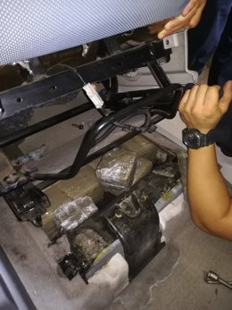La Guàrdia Civil confisca 73,7 quilos de droga a dos conductors a Girona