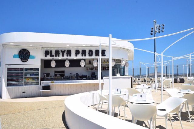 El 'beach club' de 'Playa Padre' que Autogrill ha abierto en el aeropuerto 