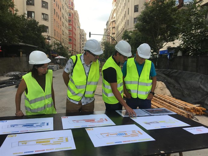 Joan Ribó y Giuseppe Grezzi en las oficinas de obra del parking de Brujas