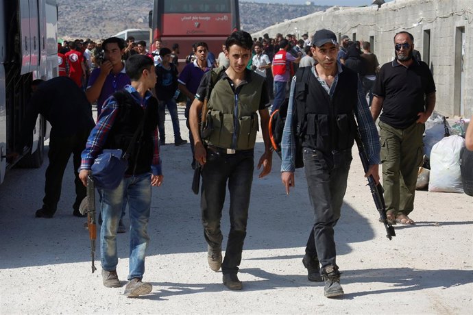 Rebeldes sirios y sus familias llegan a Idlib desde Deraya (ARCHIVO)