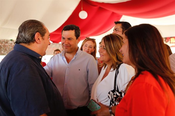 El presidente del PP-A, Juanma Moreno, en la Feria de San Agustín de Linares.