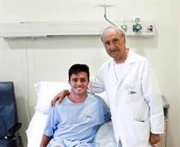 Carlos Mayo, operado por Pedro Guillén ena la rodilla derecha