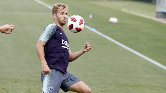 Sergi Samper en un entrenamiento del Barcelona