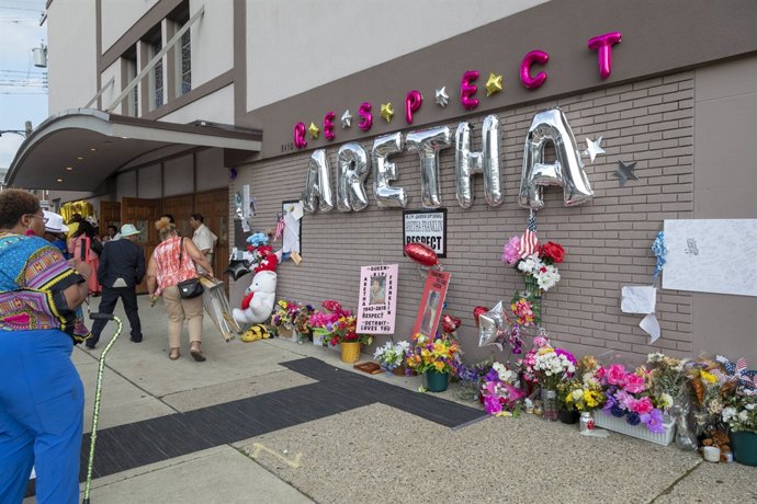 Milers de persones acomiaden Aretha Franklin en la seva capella ardent a Detroit