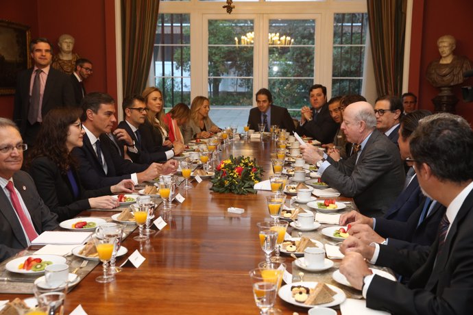 El presidente del Gobierno, Pedro Sánchez, se reúne con empresas en Chile