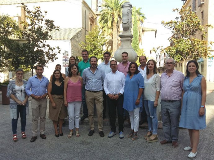 Adolfo Molina con el 'Grupo +20'