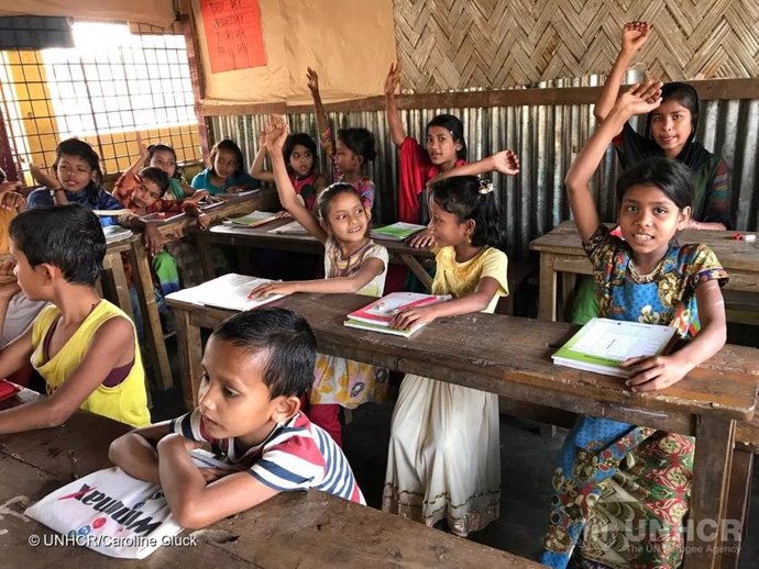 Niños refugiados rohingya en una escuela primaria en Cox's Bazar