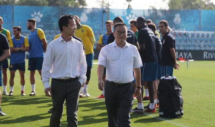 Visita del presidente del RCD Espanyol Chen Yansheng al equipo