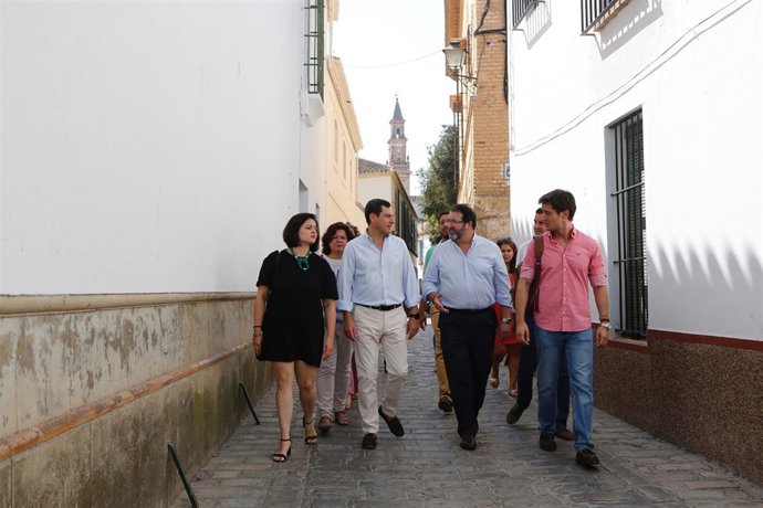Dirigentes del PP visitando el centro de menores de Carmona, en Sevilla