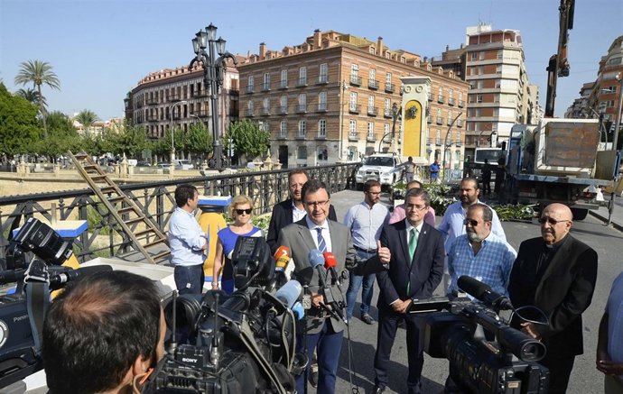 Alcalde Ballesta en Puente de los Peligros