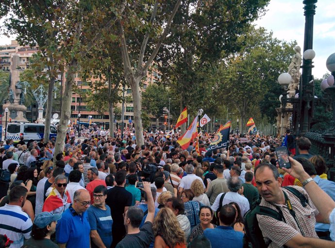 Concentración convocada por Cs en apoyo a la mujer agredida en Barcelona