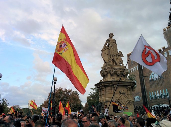 Concentració de suport a la dona agredida al parc de la Ciutadella