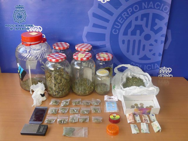 Detenido in fraganti cuando vendía marihuana en Cuenca